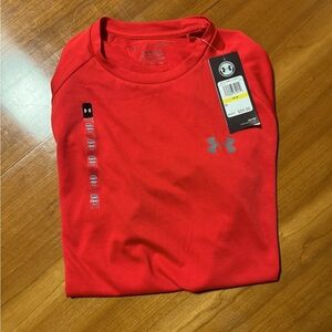 Men’s Under Armour Men's Red Shirt Medium NWT